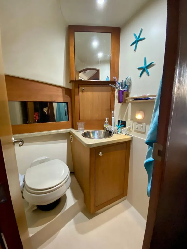 Slide: The Image of Luhrs 33 Convertible 2005 - 32