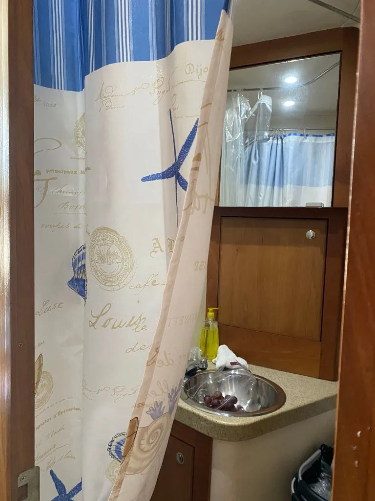 Slide: The Image of Luhrs 33 Convertible 2005 - 35