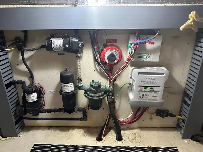 Slide: The Image of Luhrs 33 Convertible 2005 - 45