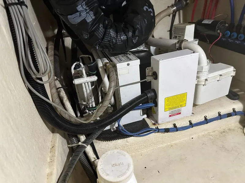 Slide: The Image of Luhrs 33 Convertible 2005 - 47