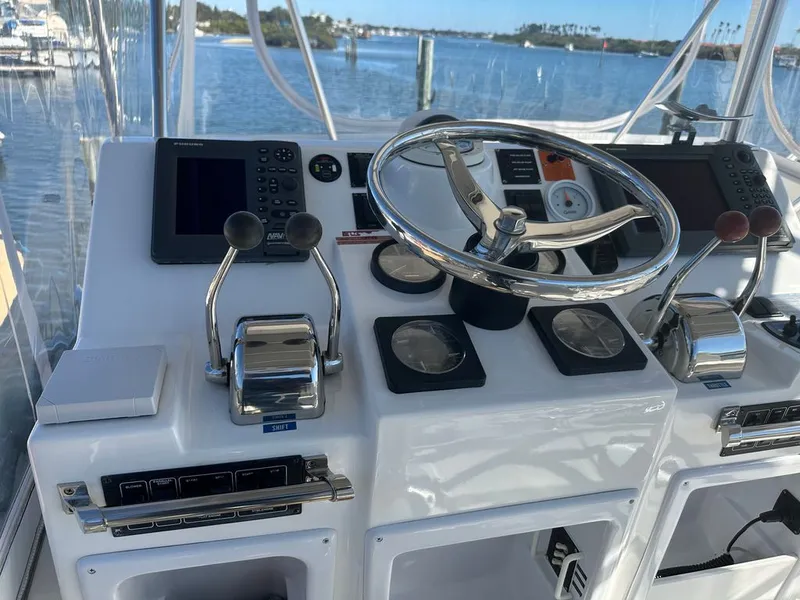 Slide: The Image of Luhrs 33 Convertible 2005 - 5