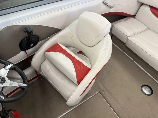 Slide: The Image of Crownline Boats 21 SS 2012 - 14