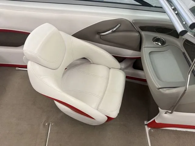 Slide: The Image of Crownline Boats 21 SS 2012 - 9