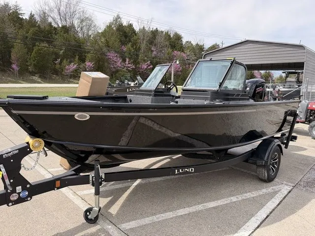 Slide: The Image of Lund 1800 Explorer Sport 2026 - 11