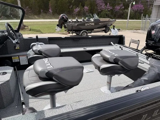 Slide: The Image of Lund 1800 Explorer Sport 2026 - 12