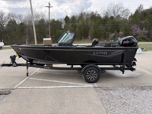 Slide: The Image of Lund 1800 Explorer Sport 2026 - 14