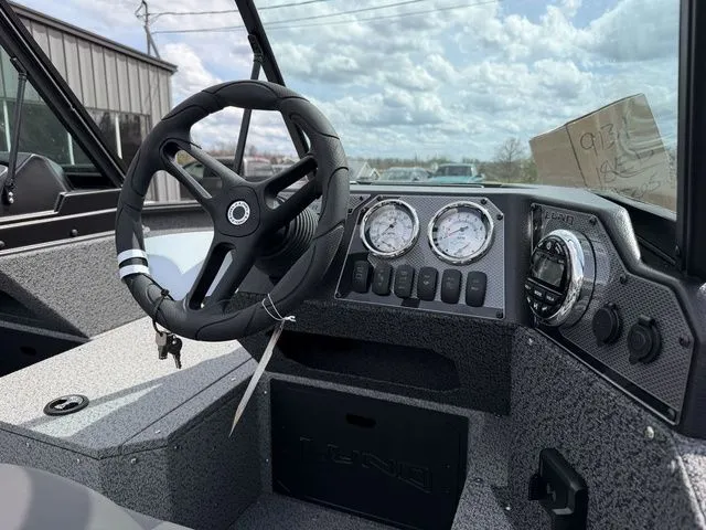 Slide: The Image of Lund 1800 Explorer Sport 2026 - 7