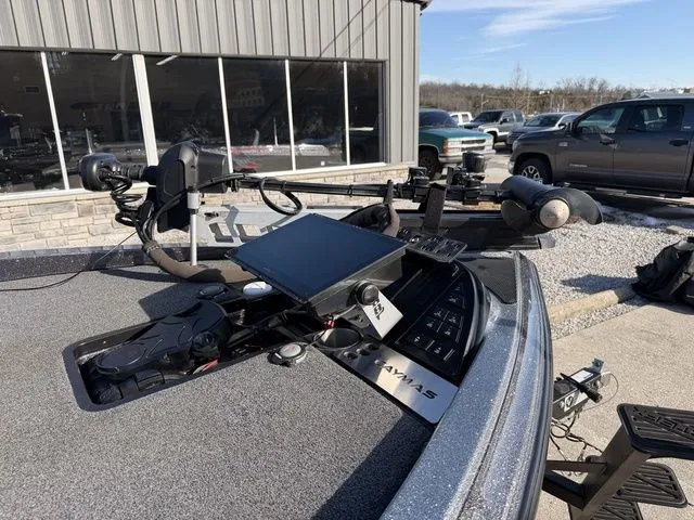 Slide: The Image of Caymas CX 21 PRO 2023 - 10