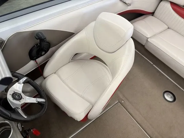 Slide: The Image of Crownline Boats 21 SS 2012 - 13