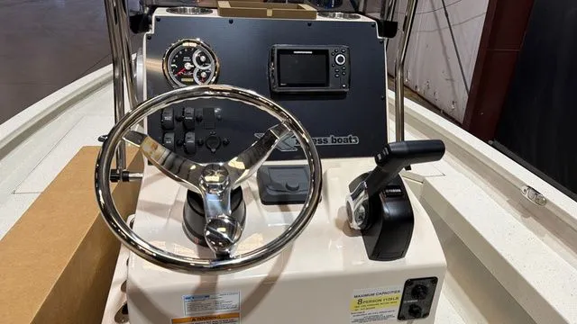 Slide: The Image of Xpress Hyper-Lift Bay H20B W/Yamaha 115 SHO 2026 - 10