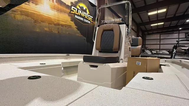 Slide: The Image of Xpress Hyper-Lift Bay H20B W/Yamaha 115 SHO 2026 - 12