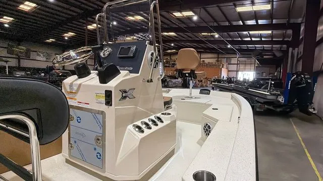 Slide: The Image of Xpress Hyper-Lift Bay H20B W/Yamaha 115 SHO 2026 - 13