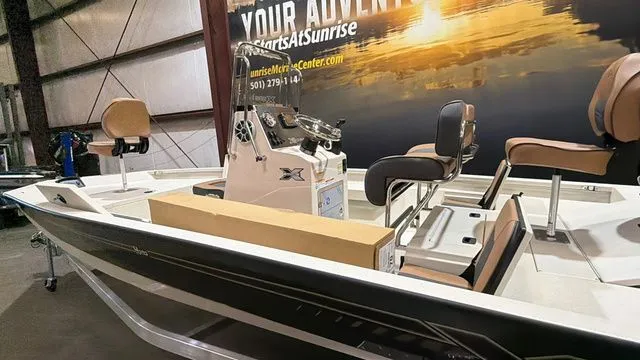 Slide: The Image of Xpress Hyper-Lift Bay H20B W/Yamaha 115 SHO 2026 - 15