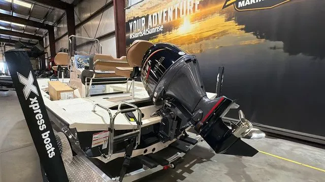 Slide: The Image of Xpress Hyper-Lift Bay H20B W/Yamaha 115 SHO 2026 - 3