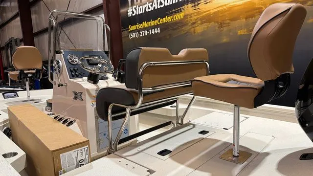 Slide: The Image of Xpress Hyper-Lift Bay H20B W/Yamaha 115 SHO 2026 - 9