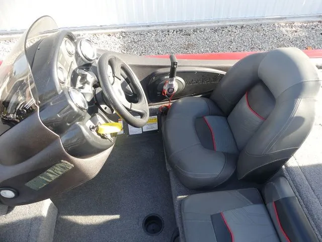 Slide: The Image of Tracker Pro Team 190 TX 2023 - 13