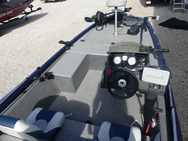 Slide: The Image of Tracker Pro 170 2022 - 10