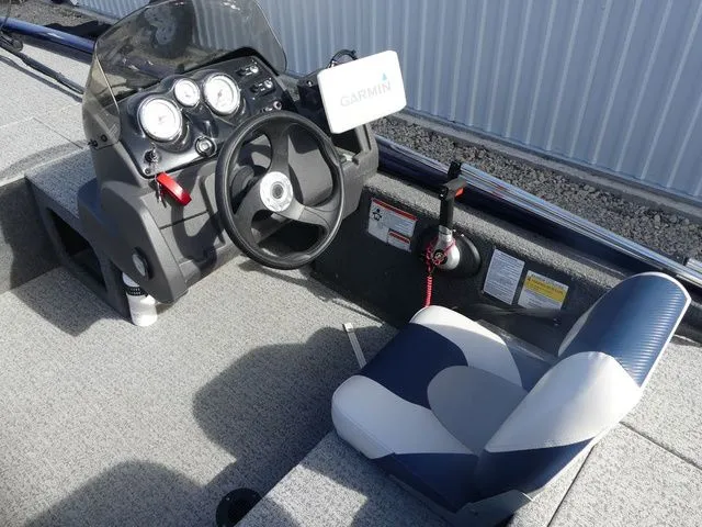 Slide: The Image of Tracker Pro 170 2022 - 11