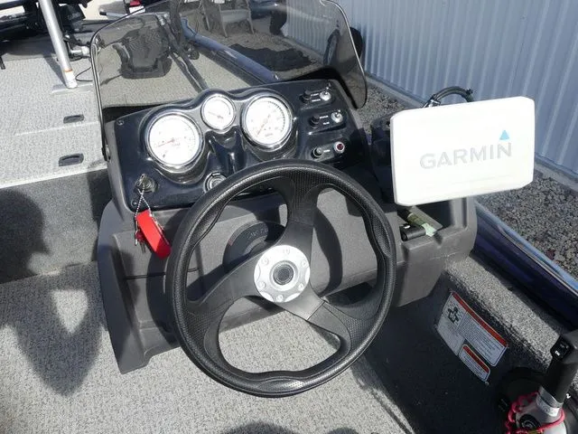 Slide: The Image of Tracker Pro 170 2022 - 12