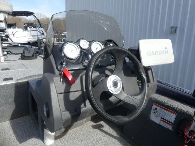 Slide: The Image of Tracker Pro 170 2022 - 14