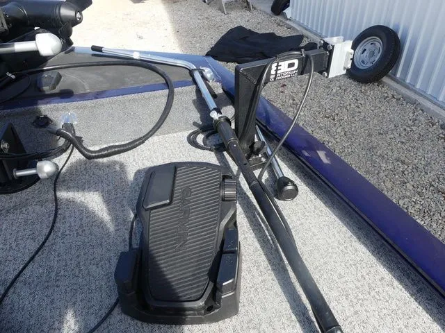 Slide: The Image of Tracker Pro 170 2022 - 18