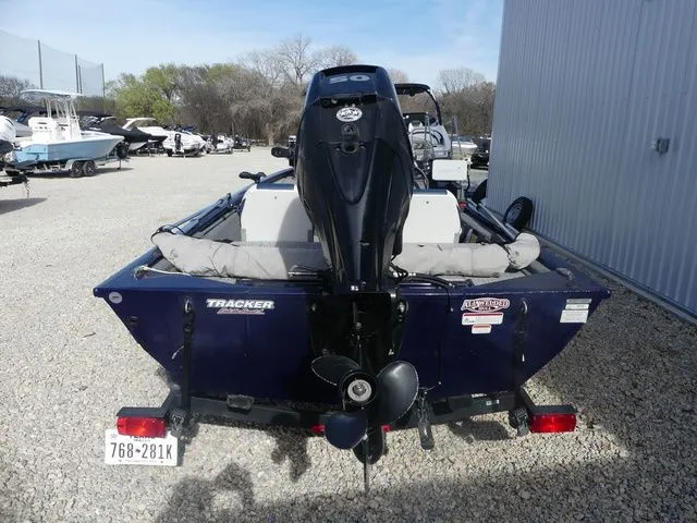 Slide: The Image of Tracker Pro 170 2022 - 5