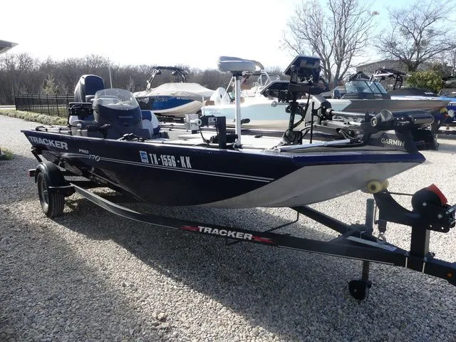 Slide: The Image of Tracker Pro 170 2022 - 8