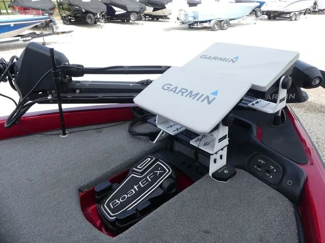 Slide: The Image of Phoenix Bass Boats 819 Pro 2018 - 16