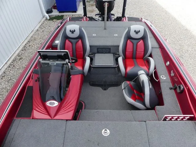Slide: The Image of Phoenix Bass Boats 819 Pro 2018 - 17