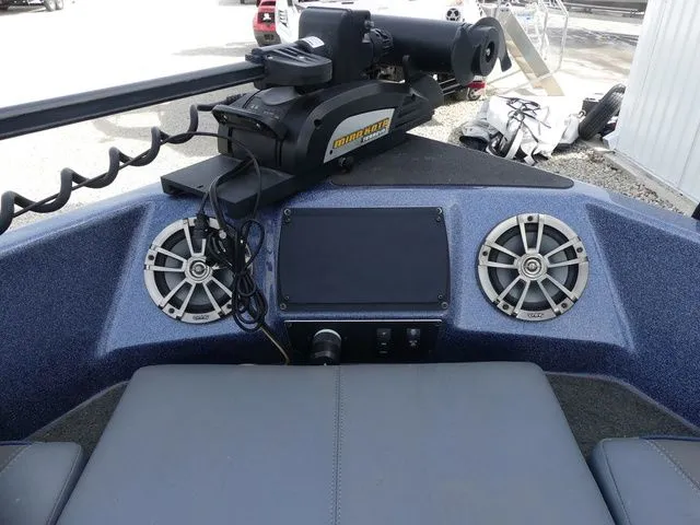 Slide: The Image of Skeeter Solera 189 2017 - 18