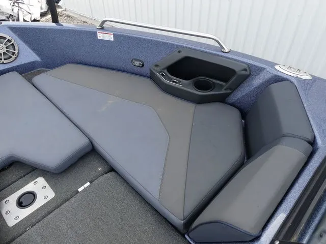 Slide: The Image of Skeeter Solera 189 2017 - 19