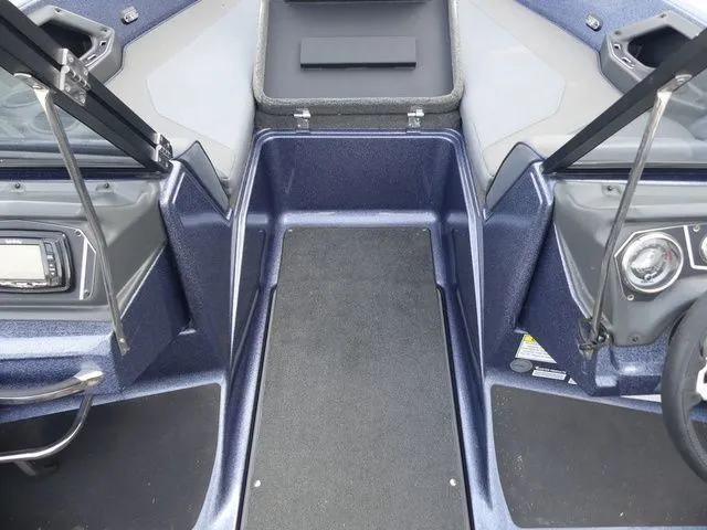 Slide: The Image of Skeeter Solera 189 2017 - 21