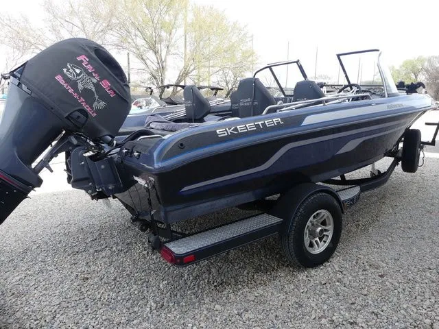 Slide: The Image of Skeeter Solera 189 2017 - 6