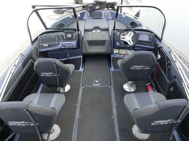 Slide: The Image of Skeeter Solera 189 2017 - 9