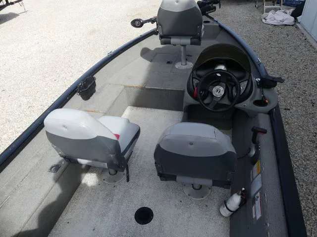 Slide: The Image of Tracker Super Guide V-16 2012 - 10