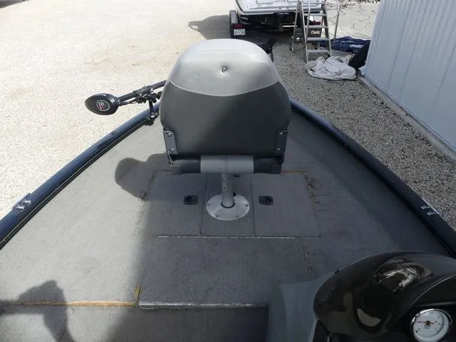 Slide: The Image of Tracker Super Guide V-16 2012 - 14