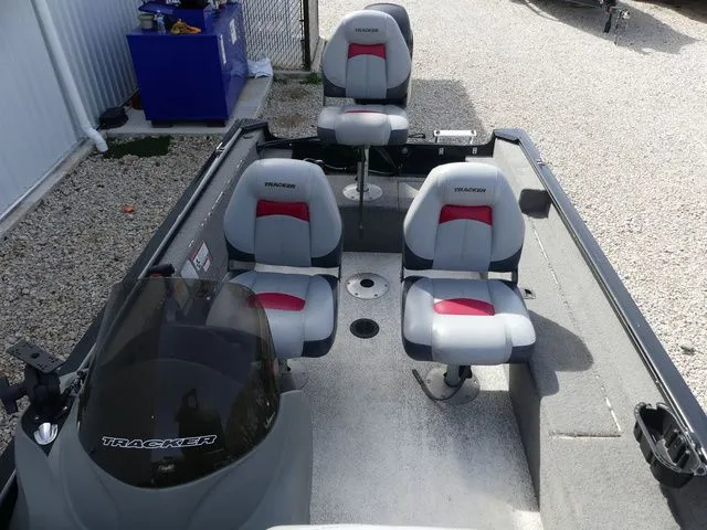 Slide: The Image of Tracker Super Guide V-16 2012 - 16