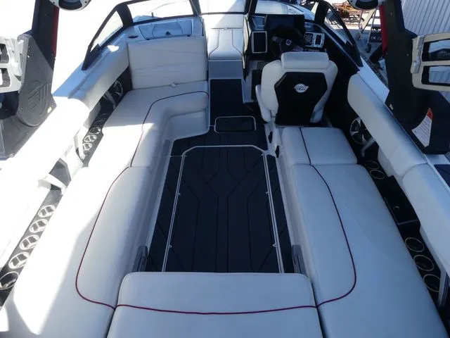 Slide: The Image of Malibu Wakesetter 24 MXZ 2020 - 10