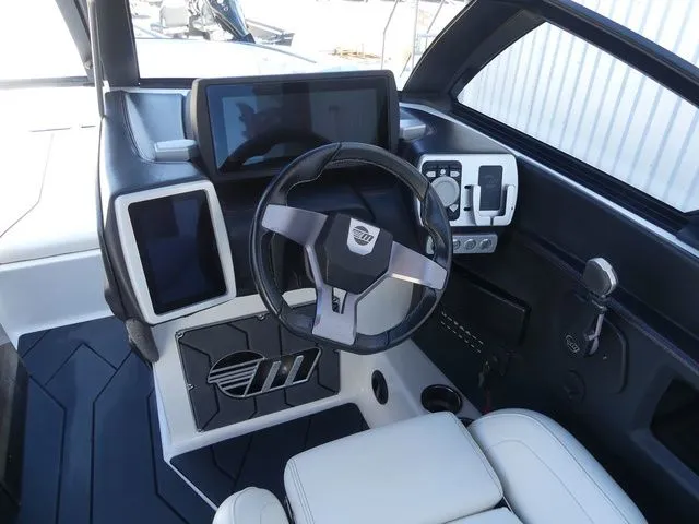 Slide: The Image of Malibu Wakesetter 24 MXZ 2020 - 11