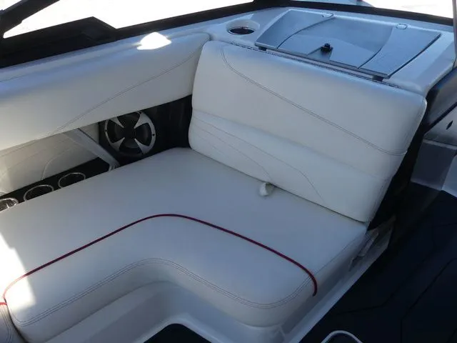 Slide: The Image of Malibu Wakesetter 24 MXZ 2020 - 13