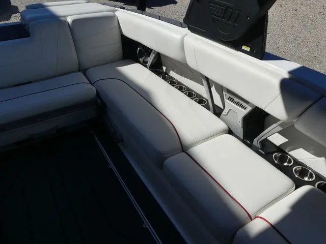 Slide: The Image of Malibu Wakesetter 24 MXZ 2020 - 14