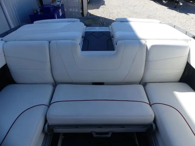 Slide: The Image of Malibu Wakesetter 24 MXZ 2020 - 15