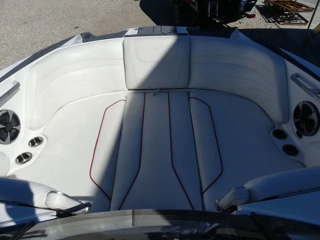 Slide: The Image of Malibu Wakesetter 24 MXZ 2020 - 19