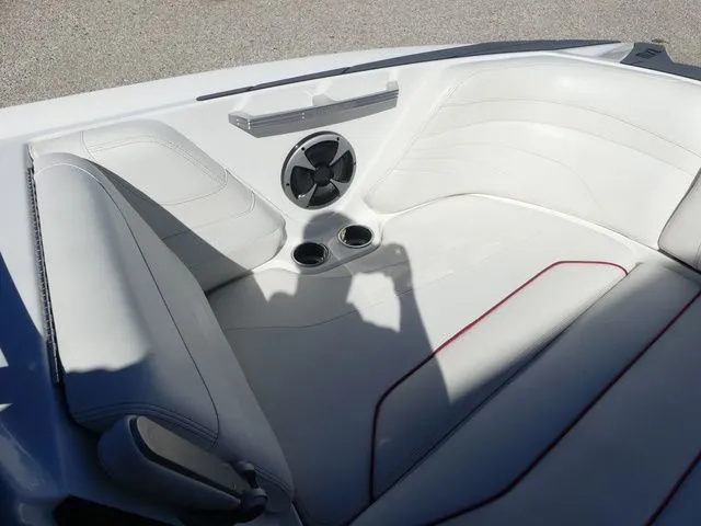 Slide: The Image of Malibu Wakesetter 24 MXZ 2020 - 20