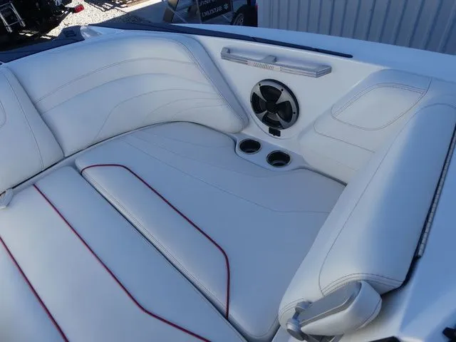 Slide: The Image of Malibu Wakesetter 24 MXZ 2020 - 21