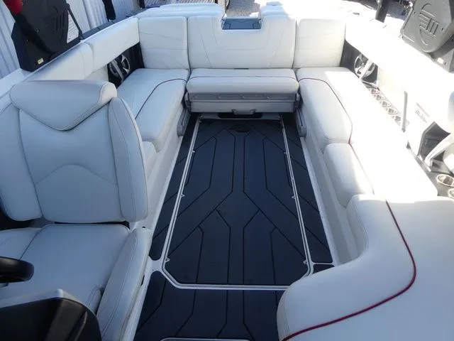 Slide: The Image of Malibu Wakesetter 24 MXZ 2020 - 22