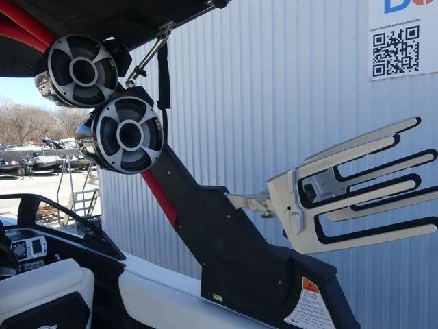 Slide: The Image of Malibu Wakesetter 24 MXZ 2020 - 23