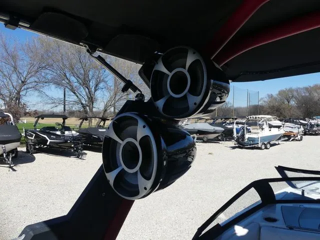 Slide: The Image of Malibu Wakesetter 24 MXZ 2020 - 24