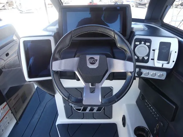 Slide: The Image of Malibu Wakesetter 24 MXZ 2020 - 26