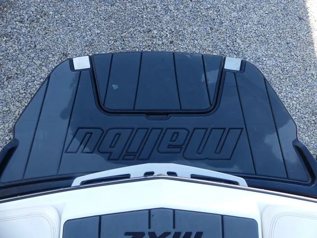 Slide: The Image of Malibu Wakesetter 24 MXZ 2020 - 28